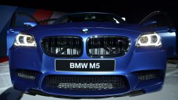 BMW-M5-F10-LCI-Frozen-Blue-Competition-Paket-